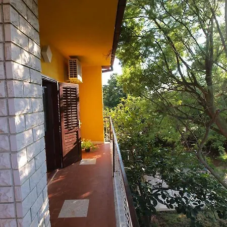 Sanja Near The Sea, Spacious And :) Pula