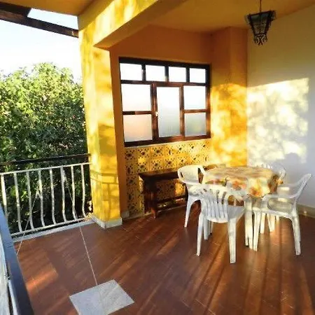 아파트 Sanja Near The Sea, Spacious And :) 풀라