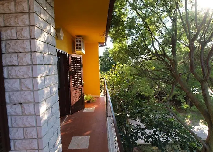 Sanja Near The Sea, Spacious And :) Pula